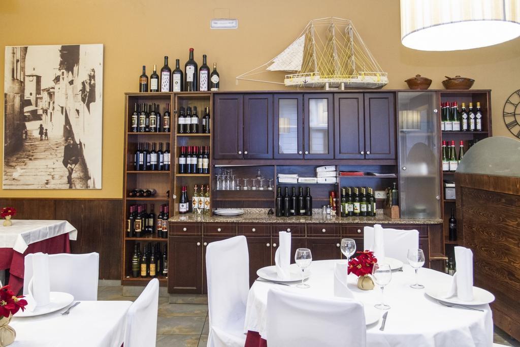 Hostal Restaurante Alarico Allariz Exterior photo