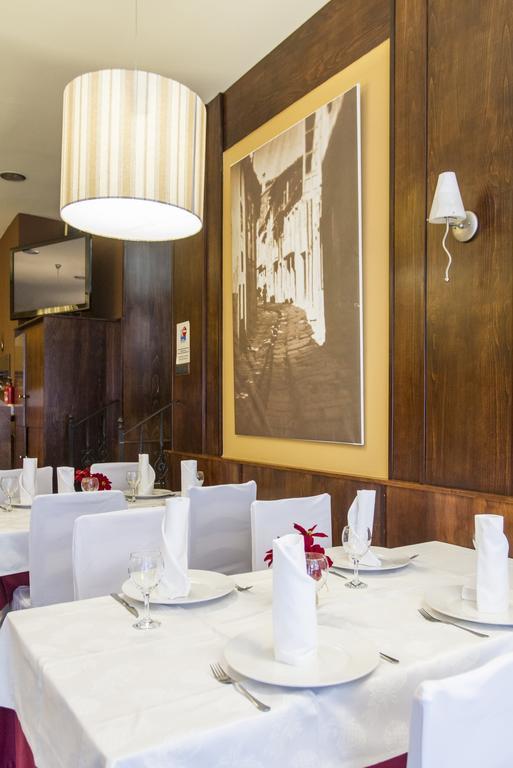 Hostal Restaurante Alarico Allariz Exterior photo