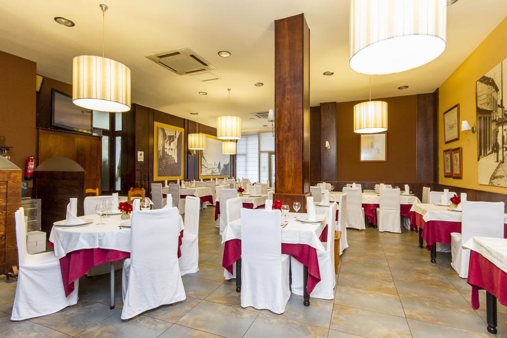 Hostal Restaurante Alarico Allariz Exterior photo