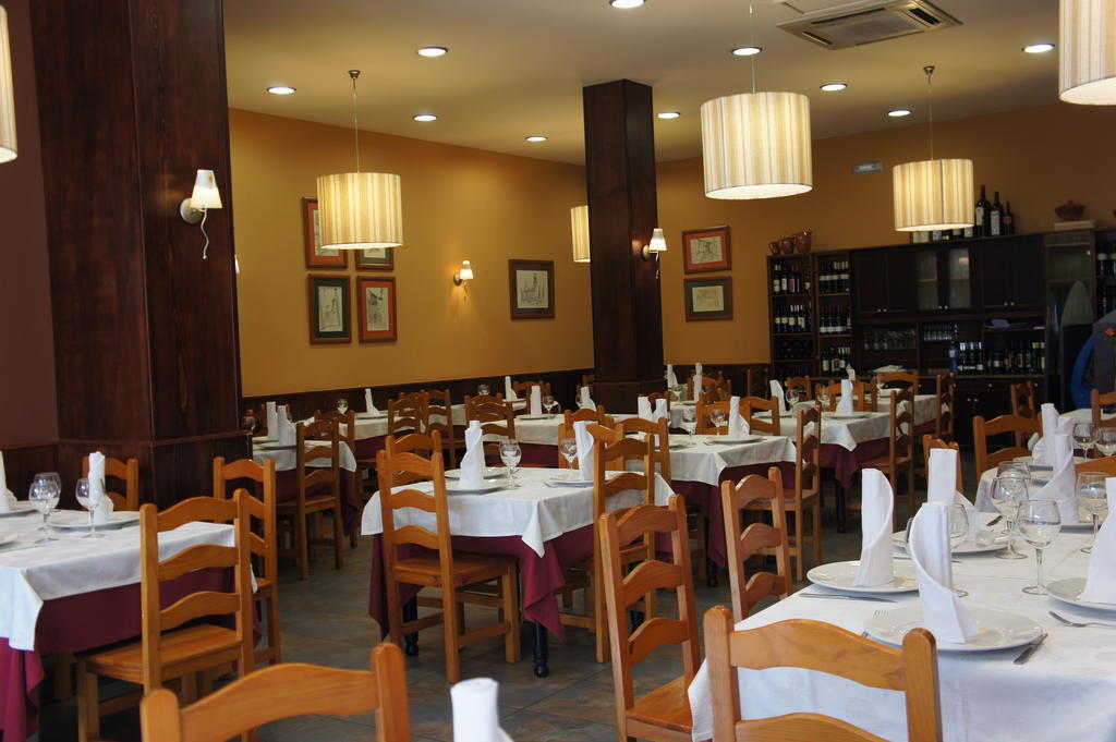 Hostal Restaurante Alarico Allariz Exterior photo